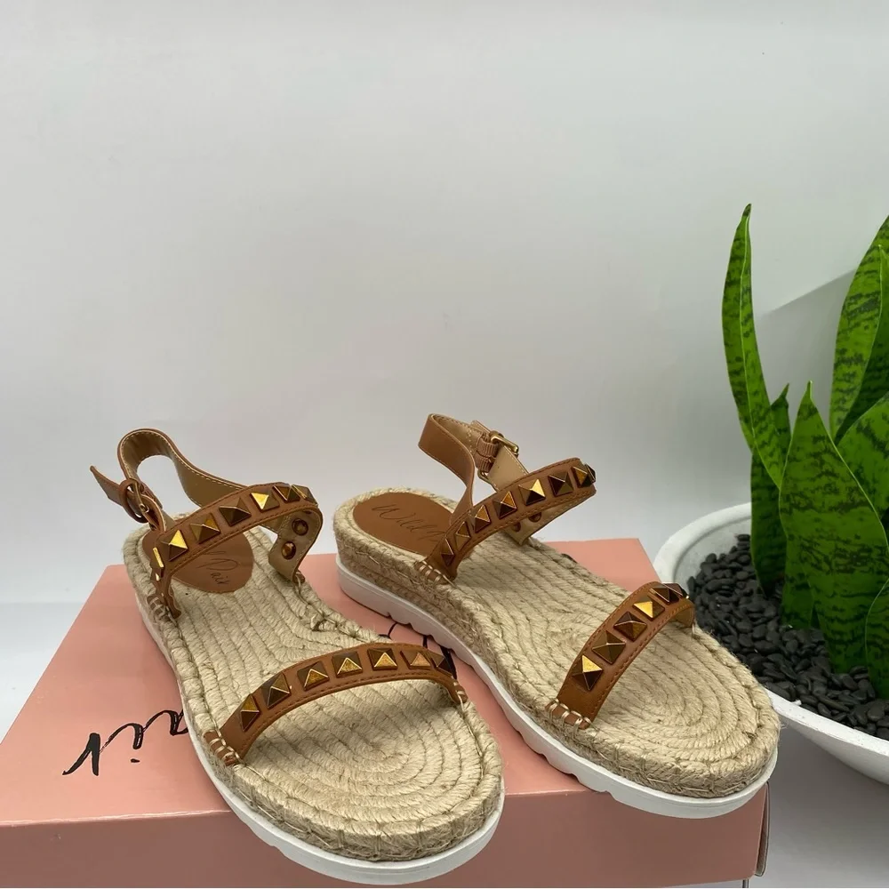WILD PAIR Yelenah Studded Espadrille Sandals in faux leather cognac size 6.5M